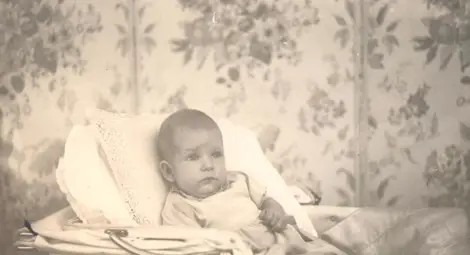 Новороденият престолонаследник княз Симеон Търновски.