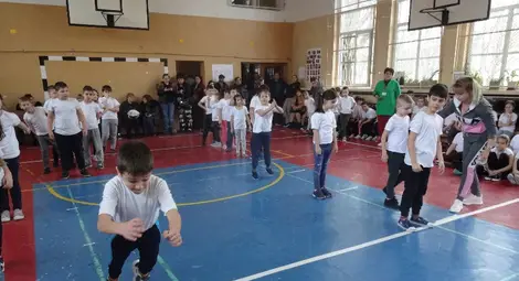 Деца посветиха спортно състезание на Левски