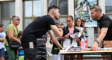 Над 1000 деца и младежи се срещнаха в Русе с кумирите си от интернет Йоан-Петър и Мартин Светославов-Мъци