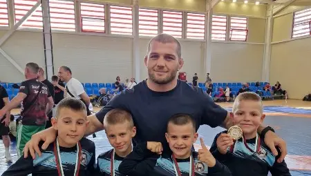 Олимпийският шампион Рамазанов поздрави златните борчета от Сливо поле