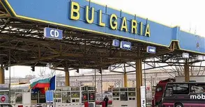 Украинци с контрабанда за близо 52 000 лева останаха без бус