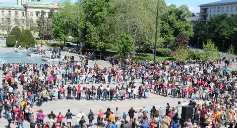 100 награди вдигнаха настроението на традиционното Великденско хоро