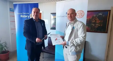 Свилен Боянов от Ротари клуб и д-р Ивелин Васков