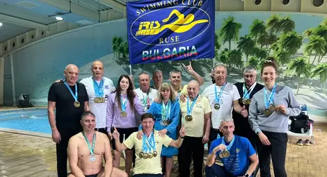 29 златни медала за ветераните на &bdquo;Ирис&ldquo; от плувен турнир в Румъния