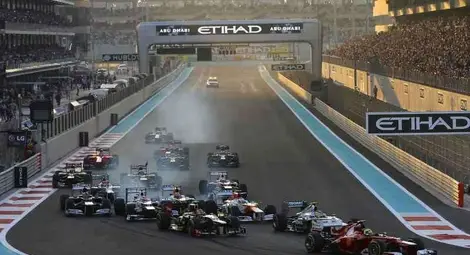 Кими без грешка в Абу Даби, Фетел с феноменално изкачване от последното място до подиума