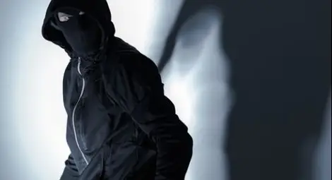 Брутален среднощен грабител три години тормозил района около Ценово