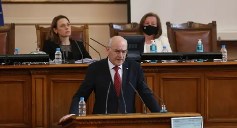 КЕВР: Няма да има рязко поскъпване на парното, водата и тока КЕВР: Няма да има рязко поскъпване на парното, водата и тока