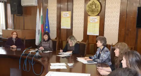 Ученици ще дефилират с 90 оригинални кукерски маски