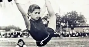 Лили Иванова със снимка от Русе: Честит празник, мили деца