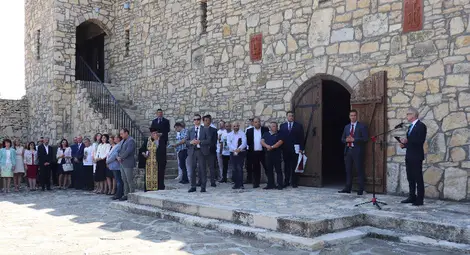 Георги Георгиев към създателя на &bdquo;Двора на кирилицата&ldquo; Карен Алексанян: Роденият не в България може да преподава урок по родолюбие и на нас самите /галерия/