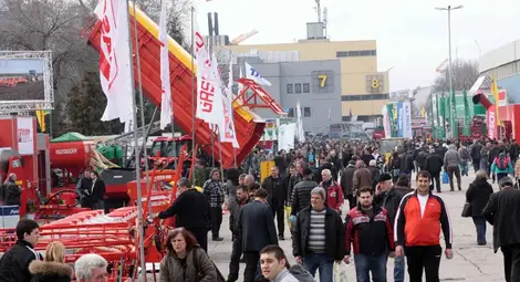 Робот за доене на крави е сред световните новости на Международната селскостопанска изложба „Агра 2015“ Робот за доене на крави е сред световните новости на Международната селскостопанска изложба „Агра 2015“