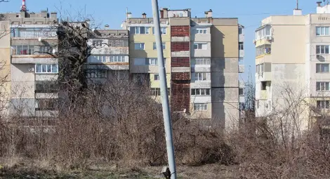 Килнат след катастрофа стълб заплашва хора и коли в &bdquo;Дружба 3&ldquo;