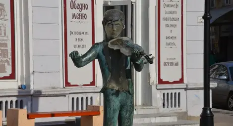 1500 лева връщат лъка на цигуларчето пред &bdquo;Балкан&ldquo;