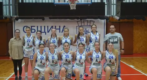 Баскетболистките се пренасят за мач номер 5 до морето