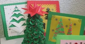 Ученици събират пари за кабинет по трудово с картички и украшения