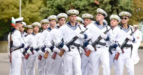 С шествие и концерт утре в Русе Висшето военноморско училище ще отбележи 145 години от създаването си