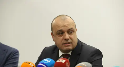 Министърът на туризма Проданов ще призове повече да не се помага на бежанците