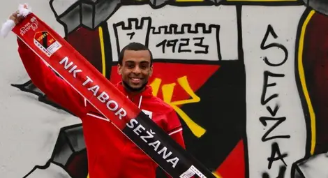 Хуго Комано при представянето му в отбора на &bdquo;Табор&ldquo;.  Снимка: Интернет