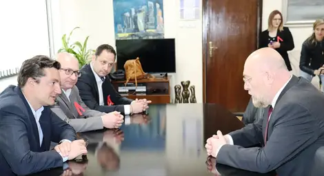 Превенцията на домашното насилие обсъдиха министър Крум Зарков областният управител на Русе Анатоли Станев