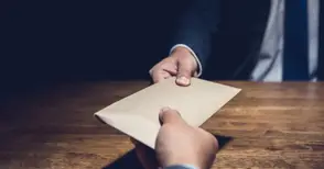 Икономиката изсветлява, но заплатите  в плик все още са честа практика