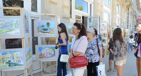 Български и румънски таланти снимаха и рисуваха Русе