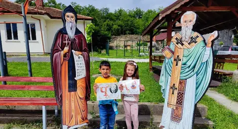 Алеко Константинов и светите братя Кирил и Методий обогатиха Алеята на будителите в Караманово Алеко Константинов и светите братя Кирил и Методий обогатиха Алеята на будителите в Караманово