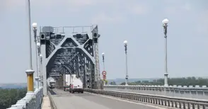 Пренасочват трафика по Дунав мост през други пунктове заради ремонт