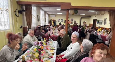 Пенчо Милков поздрави Пенсионерски клуб "Надежда" в Николово за юбилея му Пенчо Милков поздрави Пенсионерски клуб "Надежда" в Николово за юбилея му
