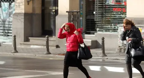 Южняк със 72 км/ч изгони циганското лято и засипа със сигнали Спешна помощ