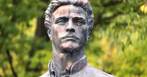 Почитаме паметта на Апостола пред новия паметник в събота