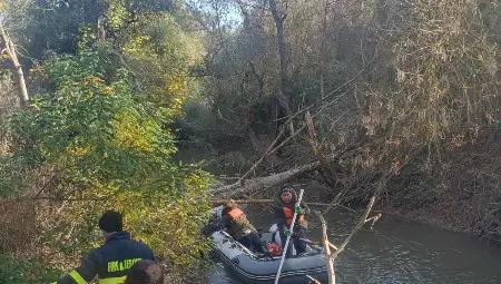 Почистиха коритото на река Черни Лом край село Пепелина&nbsp;от паднали дървета и клони