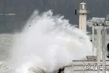 Пристанище Варна е затворено заради високи вълни