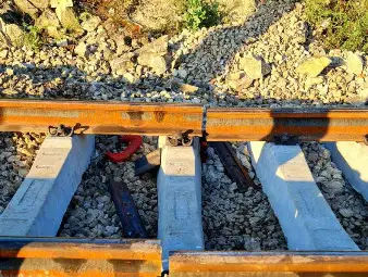 Разединени релси по чудо не дерайлираха влак за Русе Разединени релси по чудо не дерайлираха влак за Русе