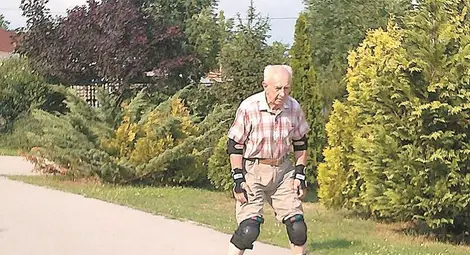 На 81 години Стефан тренира айкидо и подкара ролери