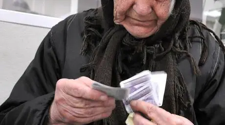 93-годишна жена се чуди как да оцелява след кражба на цялата пенсия