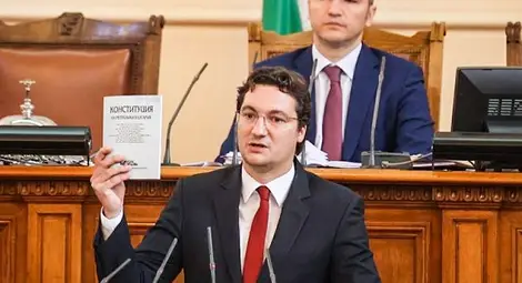 Крум Зарков: Конституцията ни удържа теста на времето. Тя е изключителен нормативен документ