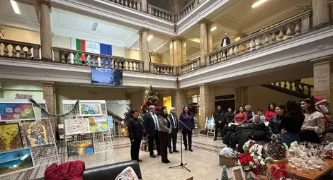 Благотворителен базар в университета &bdquo;Направи специална Коледата за приятел&ldquo;