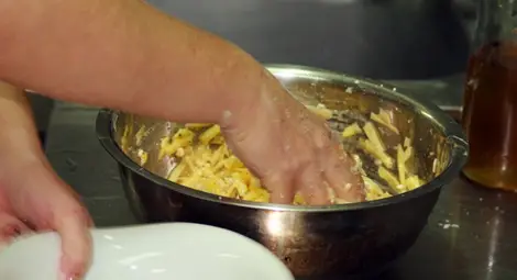 Италиански лекар заработвал като готвач по време на дежурство