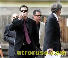 Чарли Шийн се връща към рожденото си име