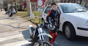 7-годишният Радослав посрещна новия мотосезон с втория си мотор