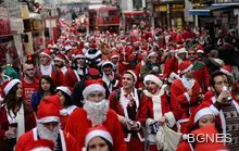 Хиляди Дядо Коледа, елени и елфи на "СантаКон" в Ню Йорк