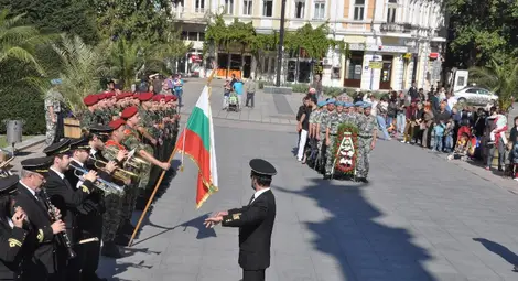 Независимостта събра политици от всички цветове и малко граждани