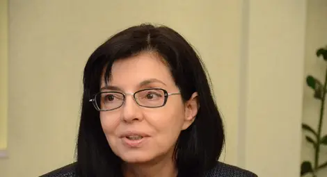 Меглена Кунева: 35 инспектори борят корупцията в 23-милионна Румъния