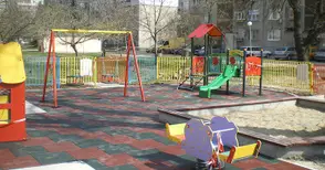 Две русенски фирми избрани да ремонтират 20 детски площадки