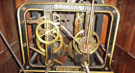 Вековният часовник на библиотеката се пошегувал с човека, който го върнал към нов живот