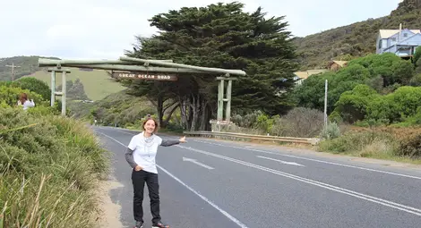 Виктория, Южна Австралия: д-р Марияна Георгиева на Големия океански път (мемориал на загиналите войници в Първата световна война &ndash; 240 крайбрежен път в най-южната точка на Австралия). 