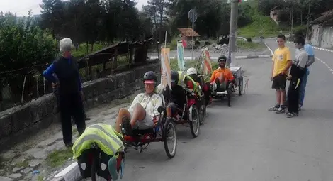 Семейство пътешественици от Франция спря в Чилнов