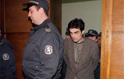 Изоставена кола издаде убиеца на трима полицаи в "Люлин" Изоставена кола издаде убиеца на трима полицаи в "Люлин"