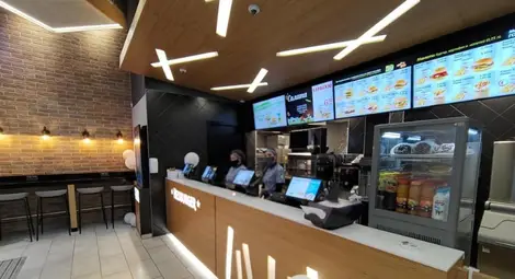 &bdquo;Хесбургер&ldquo; посрещна първите си клиенти