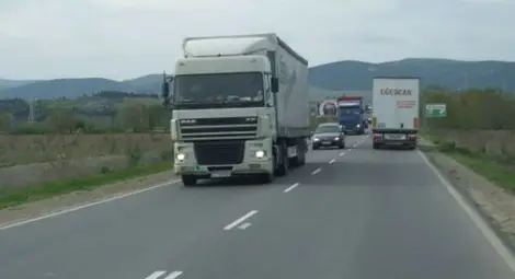 Ограничават движението на тирове